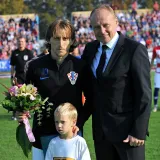 Luka Modrić i Slavko Prišćan prije prijateljske utakmice NK Bjelovara i hrvatske nogometne reprezentacije u listopadu 2018. godine u Bjelovaru/Foto: Srđan Vrančić/CROPIX