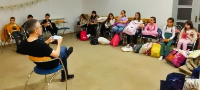 Zoran Vakula razgovara s djecom/Foto: PKČ Daruvar