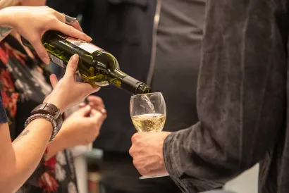Uzvanicima se posloživao daruvarski Sauvignon sljubljen sa sirom/ Foto: Saša Selihar/Crane Works