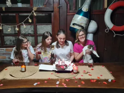 Ponosna mama sa svojim ljubimicama/Foto: Privatni album