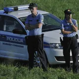 Zagreb, 270814.HGSS i policijski djetalnici pronasli su tragove koji upucuju na automobil koji je jucer sletio u rijeku Savu. Foto: Srdjan Vrancic/CROPIX