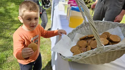 TUristička zajednica Daruvar-Papuk osigurala je besplatne slatkiše, sokove i vodu kod ulaza u dvorac grofa Jankovića/ Foto: Nikica Puhalo/MojPortal.hr