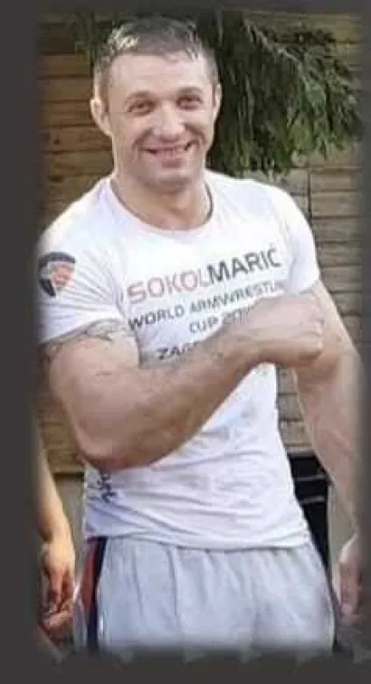 Jasenko se od 2015. godine profesionalno bavi obaranjem ruku/Foto: Privatni album