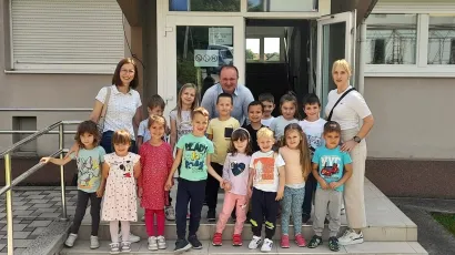 Gradonačelnik Josip Bilandžija s najmlađim sugrađanima/Foto: Grad Garešnica