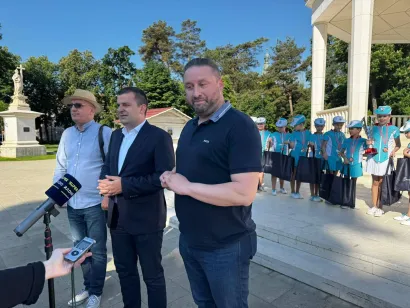 Na uspjehu su im čestitali gradonačelnik Hrebak i njegov zamjenik Brajdić/Foto: Grad Bjelovar