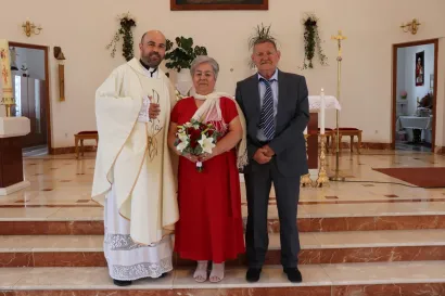 Slavljenici s vlč. Rokom Ivanovićem/Foto: Compas