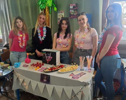 Ove učenice znaju kako uživanje na daruvarskim bazenima može postati još ugodnije/Foto: ETŠ Daruvar