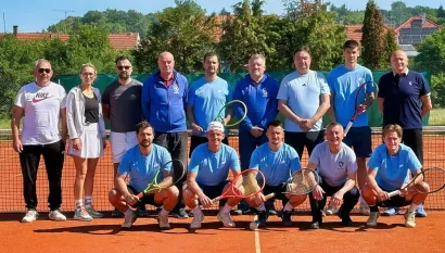Igrači i dio uprave kluba/Foto: HATK Daruvar