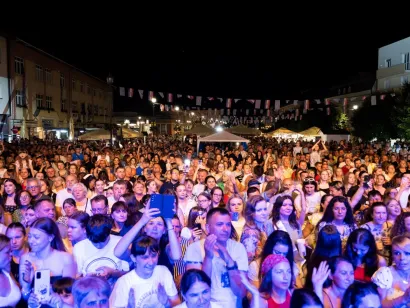Maja Šuput je odmah rasplesala publiku već s prvim taktovima/Foto: Saša Selihar