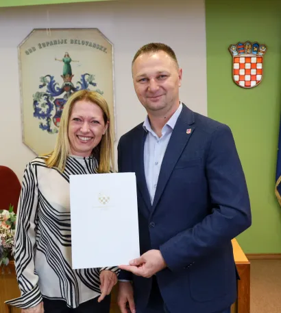 Priznanja su dobili i mentori/Foto: BBŽ