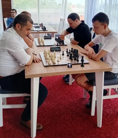 Renato igra na prvoj ploči/Foto: Privatni album