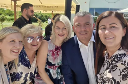 Sreća akon primanja nagrade/Foto: Privatni album