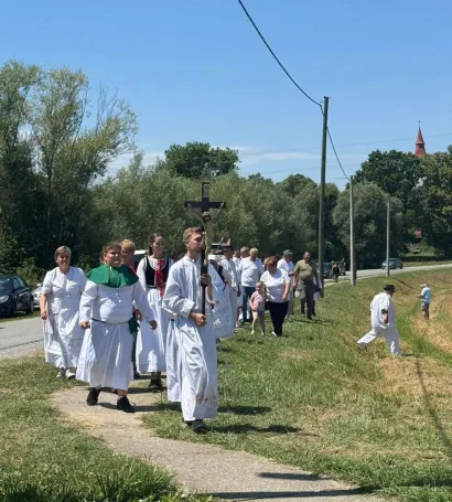 Svečana procesija do rodnog polja/Foto: Krugoval Garešnica