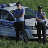 Zagreb, 270814.HGSS i policijski djetalnici pronasli su tragove koji upucuju na automobil koji je jucer sletio u rijeku Savu. Foto: Srdjan Vrancic/CROPIX