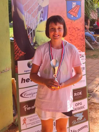 Latica sa zasluženom medaljom/Foto: Teniski klub Feniks Daruvar