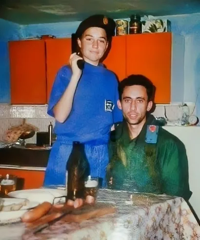 S bratićem Zoranom u Hrvatskoj ratne 1993. godine/Foto: Privatni album
