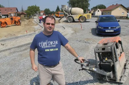 Mirek na gradilištu prije jednog desetljeća/Foto: Privatni album