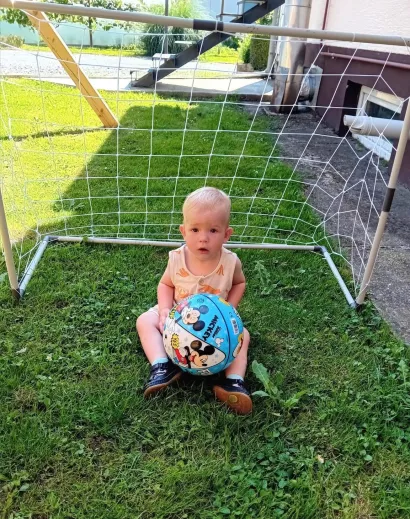 Maleni Toni loptu već šuta kao veliki/Foto: Privatni album
