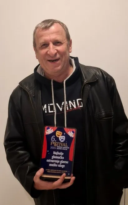 Joža s najnovijom nagradom/Foto: Hrvatska čitaonica Hercegovac