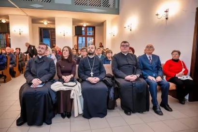 Ivan Popić, Tanja Novotni Golubić, paroh Đorđe Teodorović, Dejan Ilić, župnik župe Svetog Antuna Padovanskog, arheolog Drago Obradović /Foto: Predrag Uskoković/Grad Darruvar