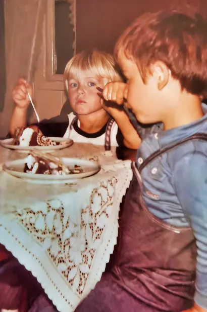 Oliver kao dijete (lijevo)/Foto: Privatni album