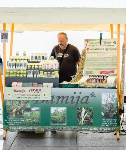 Od prvoga dana Ivica i Željka nastupali su po sajmovima i učili druge o bamiji/Foto: Privatni album