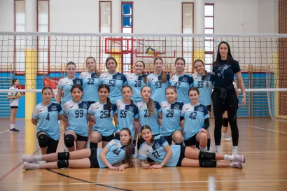 Mlade daruvarske odbojkašice i njihova trenerica Katarina Pranjić/Foto: Predrag Uskoković/OK Daruvar