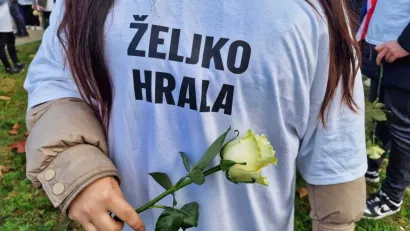 Nensi je u Koloni sjećanja nosila majicu s imenom policajca koji je poginuo 1991. u Borovu Selu/Foto: Privatni album