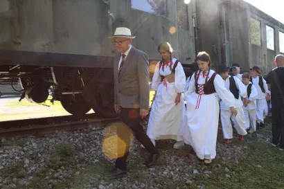 Učitelj Mato i njegovi školarci polaze na put/Foto: Slavica Trgovac Martan