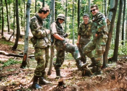 Ban (sasvim lijevo) sa suborcima 1992. godine. Pokraj njega su Dragutin Židak Gringo i pokjni Drago Anušić Crni te Davor Sommer/Foto: Privatni album