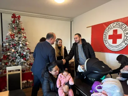 Gradonačelnik Bilandžija je čestitao okupljenima/Foto: Krugoval Garešnica