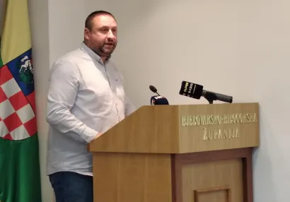 Igor Brajdić imao je pitanje u županijskim cestama/Foto: Slavica Trgovac Martan