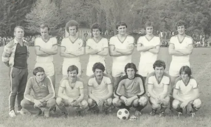 Ekipa Slavonca iz 1978. godine, s lijeva stoje Mareković Jup, Franjo Pihir, -, -, Stanko Kovačić, Manči Krpan, August Gusta Lokner. Čuče s lijeva, -, Zlatko Vidmanić Žuga, Lazo Jovanović Po&scaron;tar, Berislav Sinjaković, Franjo Ljevaković, Klaić Mi&scaron;kec./Foto: Privatni album