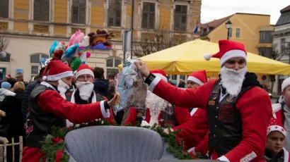 Moto mrazovi darivaju najmlađe tijekom blagdana/ Foto: MK Daruvar