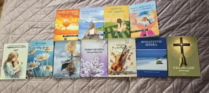 Neke od zbirki u kojima su objavljene Milkičine pjesme i priče/Foto: Privatni album