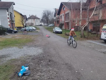 Obzirom da odrastaju u slijepoj ulici, djeca uživaju u sugurnosti/Foto: Mario Barać
