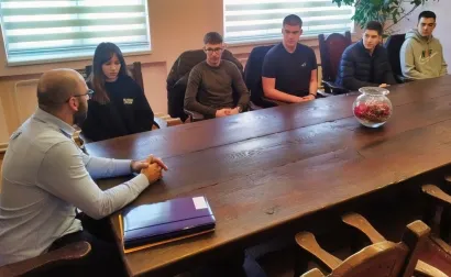 Gradonačelnik Tomislav Novinc sa studentima/Foto: Mario Barać/MojPortal.hr