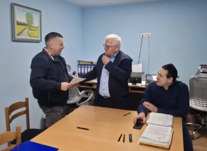 Načelnik Bakunić ugovore je potpisao i s privrednicima/Foto: Općina Končanica