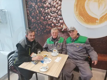 S kolegama iz Darkoma na kavi/Foto: Privatni album