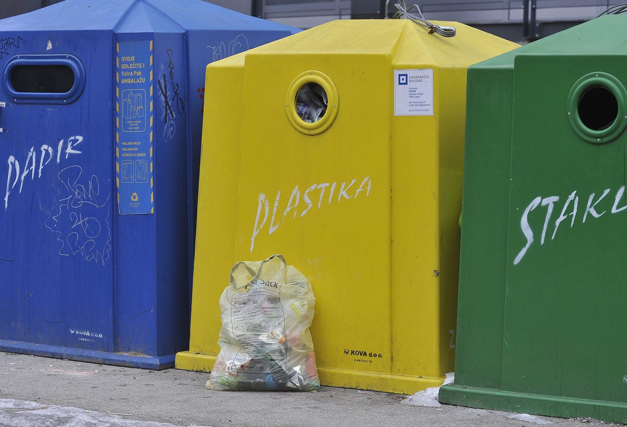 Fotografija: Kontejneri za odvajanje različitih vrsta otpada / Foto: Cropix
