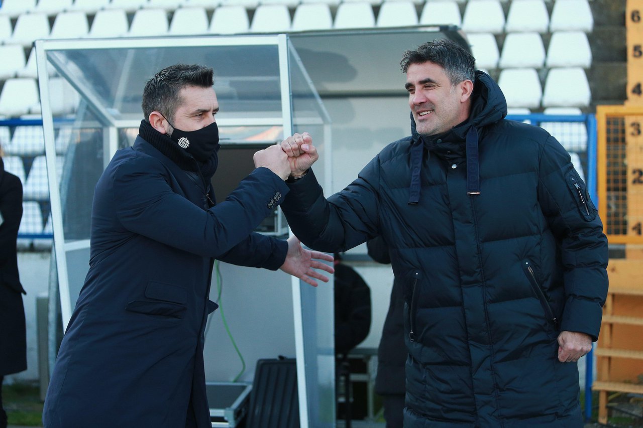 Fotografija: Zoran Mamic i Nenad Bjelica sportski su se pozdravili na početku utakmice/Foto: Ivan Peric/CROPIX