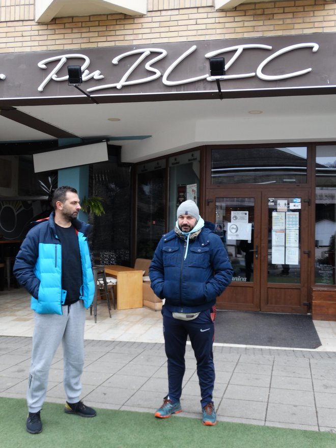 Dražen Dobraš i Nino Medaković, vlasnici kluba Public ispred svog objekta koji više ne smije raditi/Foto: Nikica Puhalo