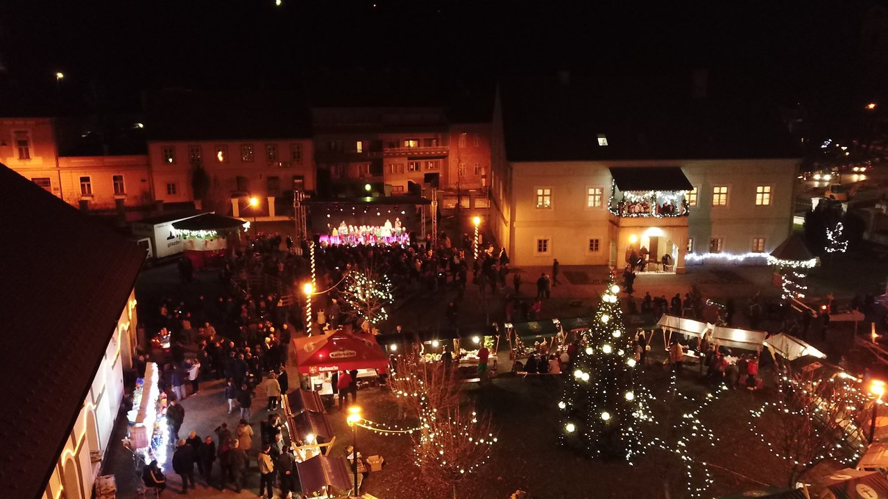 Fotografija: Ove godine tradicionalnog Božićnog sajma u Pakracu neće biti zbog epidemioloških mjera / Foto:Grad Pakrac