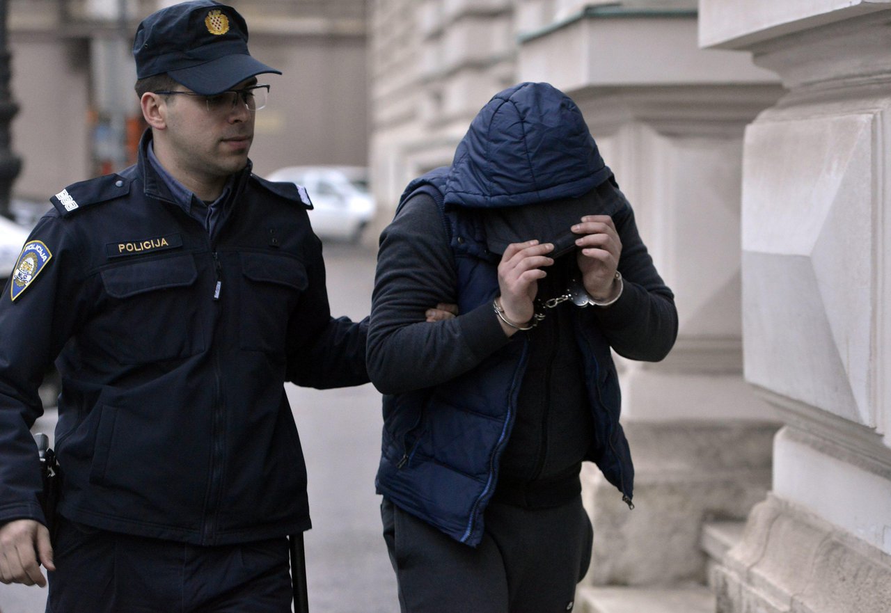 Fotografija: 59-godišnjak je uhićen, a zaradio je i prijavu za remećenje javnog reda i mira/Foto: Bruno Konjević/CROPIX