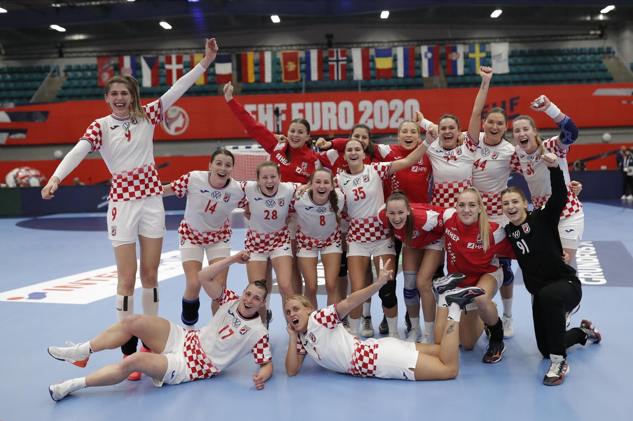Fotografija: Slavlje Hrvatske reprezentacije nakon pobjede nad Mađarskom/Foto: Jozo Čabraja/kolektiff/