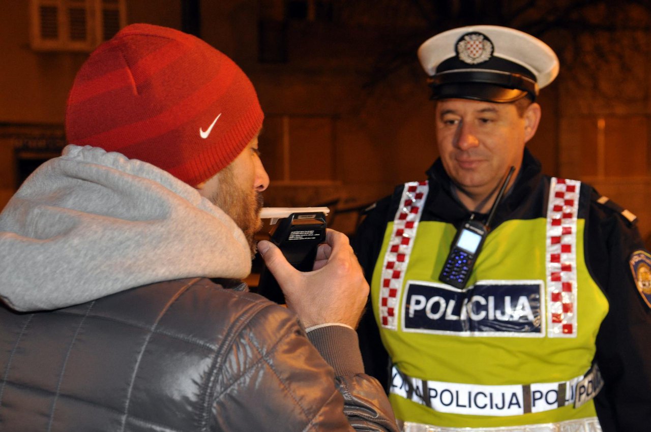 Fotografija: Policijska uprava Bjelovarsko-bilogorska svaki vikend provodi pojačanu kontrolu vozača na alkohol i brzinu / Foto: Joško Šupić/CROPIX