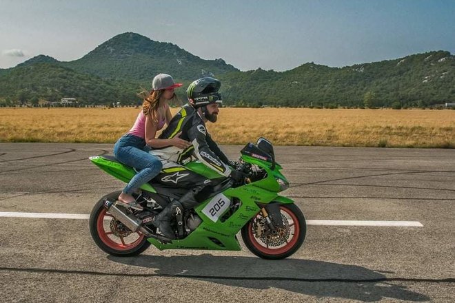 Filip sa svojom djevojkom Sabinom na motoru / Foto: Mario Barać
