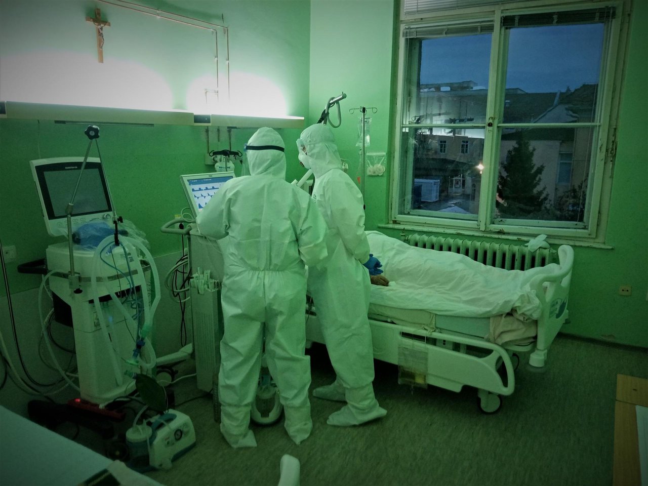 Fotografija: Medicinsko osoblje provjerava stanje pacijenta/Foto: Deni Marčinković