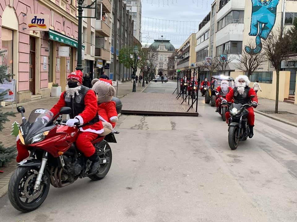 Fotografija: Članovi bjelovarskog Moto kluba White City Riders čak ni ove lude 2020. godine nisu odustali od svog tradicionalnog darivanja djece/Foto: Facebook/MK White City Riders