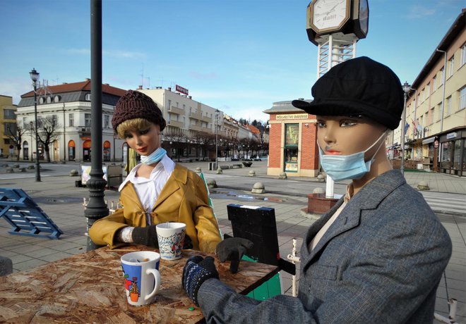 Lutke na trgu s maskama postavljene su kao instalacija, a završile kao simulacija života/Foto: MojPortal.hr